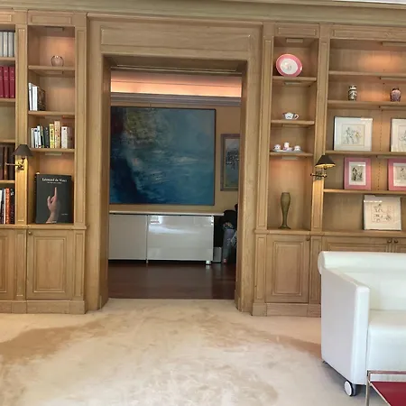 Exclusive 106 M2 With Terrace Avenue Raphael * Paris