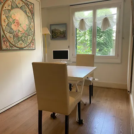 Exclusive 106 M2 With Terrace Avenue Raphael Paris