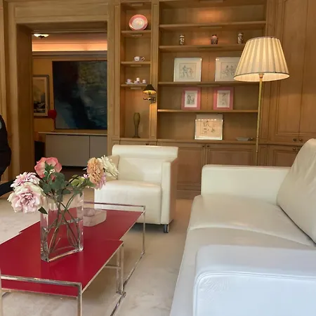 Exclusive 106 M2 With Terrace Avenue Raphael Lejlighed Paris